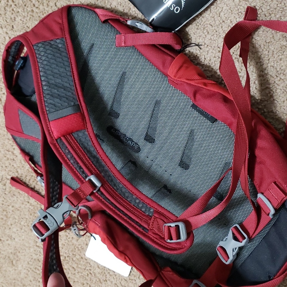 Osprey Cosmic Red Daylite Backpack 13 L NEW NWT $60 - Picture 6 of 9